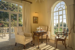 Luxury Suite | Living room | 42-inch flat-screen TV with satellite channels, TV, DVD player - Colona Castle (Cape Town)