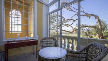 Superior Room Green | Living area | 42-inch flat-screen TV with satellite channels, TV, DVD player