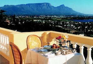Luxury Penthouse | Balcony - Colona Castle (Cape Town)
