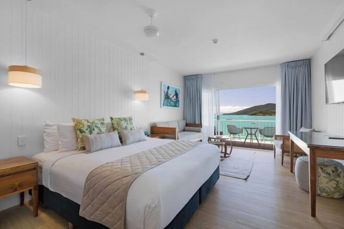 Luxe beddengoed, een kluis op de kamer, een strijkplank/strijkijzer