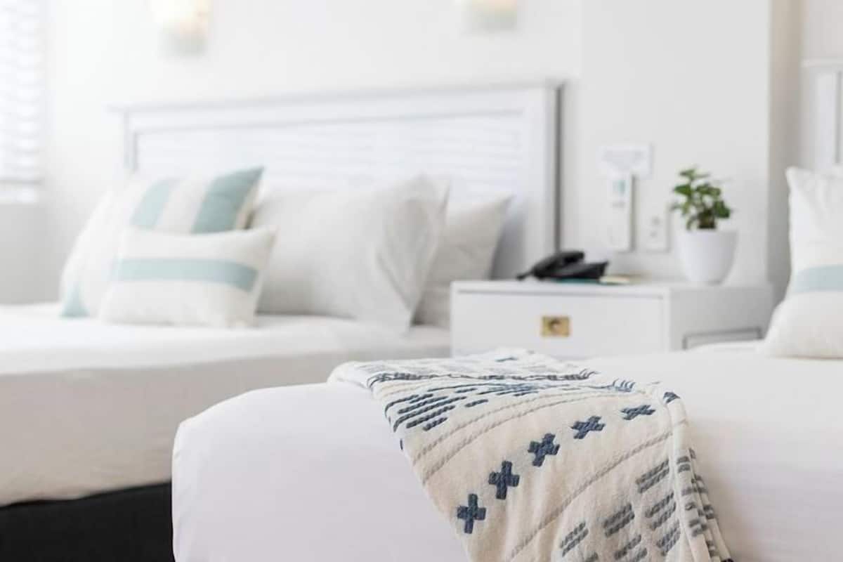 Premium bedding, in-room safe, iron/ironing board, free WiFi