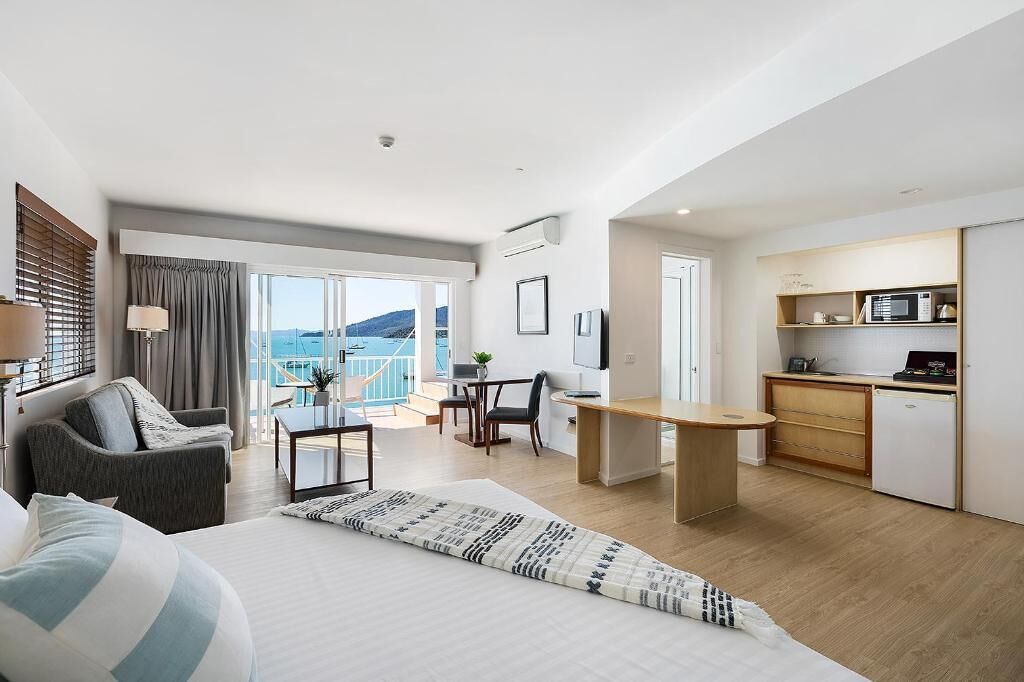 Premium bedding, in-room safe, iron/ironing board, free WiFi