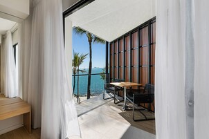 客房, 1 张特大床, 阳台 | 高档床上用品、客房内保险箱、熨斗/熨衣板、免费 WiFi