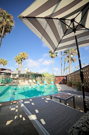 Seasonal outdoor pool, a heated pool