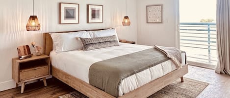 Premium Room, 1 King Bed, Non Smoking, Ocean View (Non-Pet friendly) | Iron/ironing board, free WiFi, bed sheets