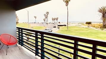 Premium 2 Queen beds with sofa sleeper ,ocean view- Non pet-friendly | Een strijkplank/strijkijzer, gratis wifi, beddengoed