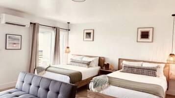 Premium 2 Queen beds with sofa sleeper ,ocean view- Non pet-friendly | Een strijkplank/strijkijzer, gratis wifi, beddengoed