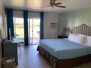Standard Room, 1 King Bed, Patio, Park View (Dog Friendly) | Iron/ironing board, free WiFi, bed sheets