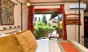 08 Superior king spa with fireplace | View from room - Blackbird Inn (Napa)
