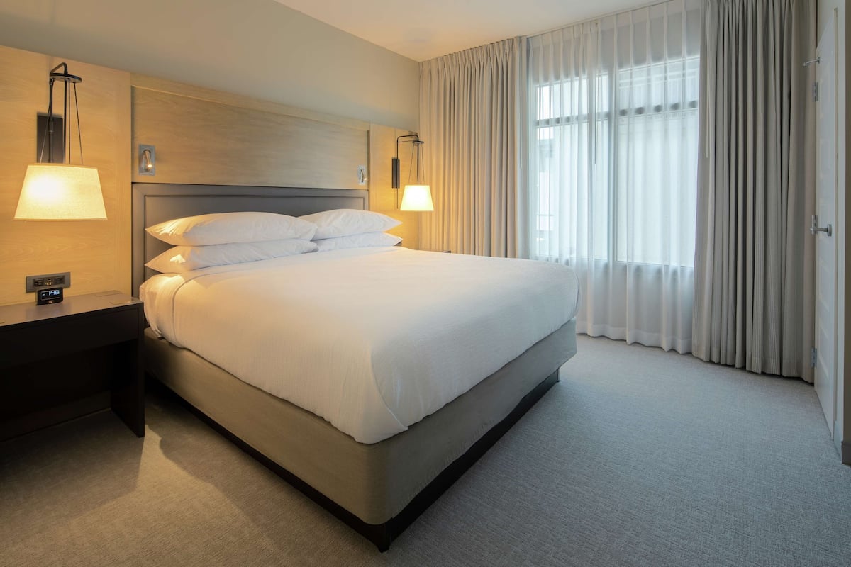 1 bedroom, premium bedding, in-room safe, desk