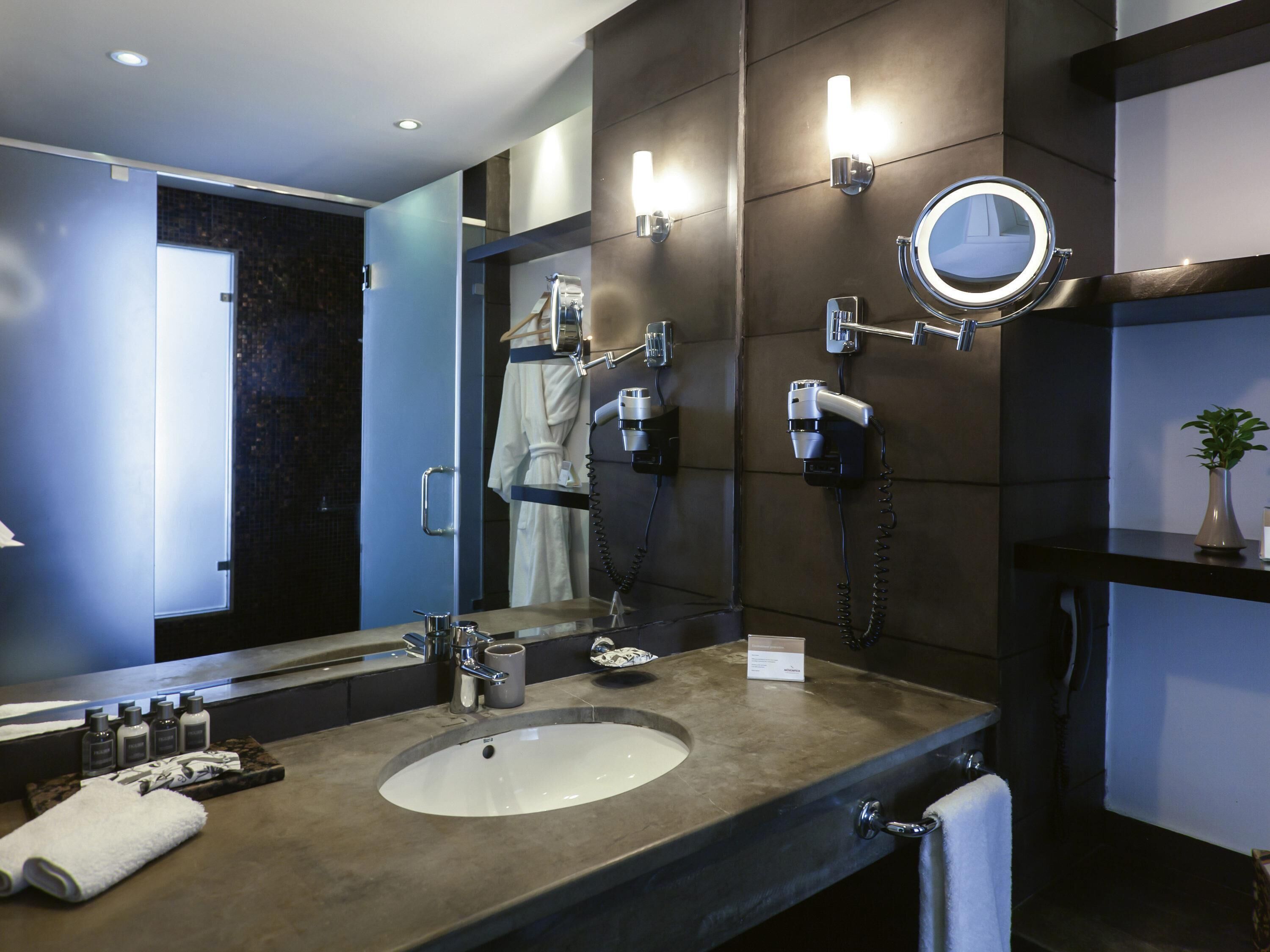 Ropa de cama de alta calidad y minibar 