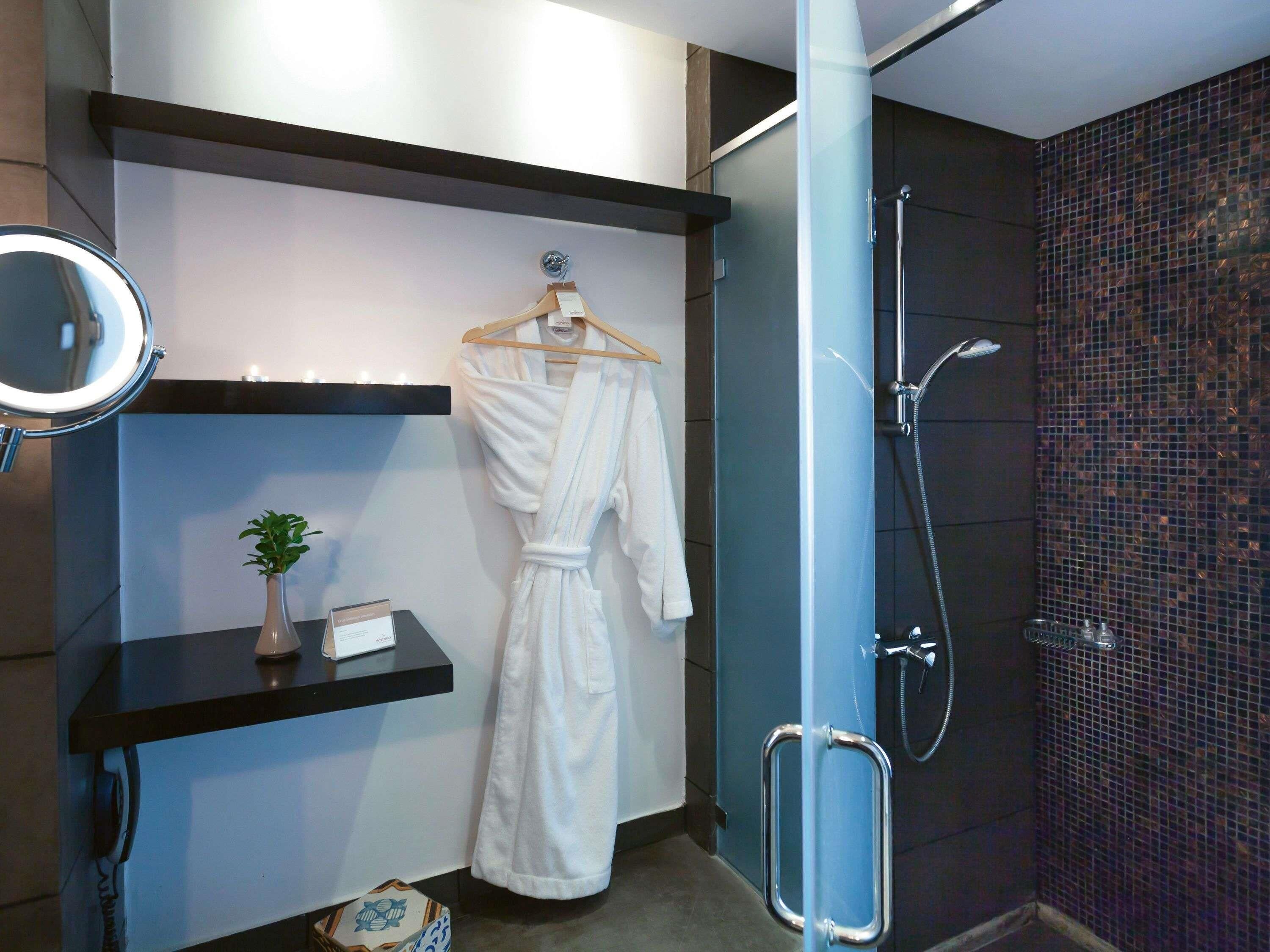 Ropa de cama de alta calidad y minibar 