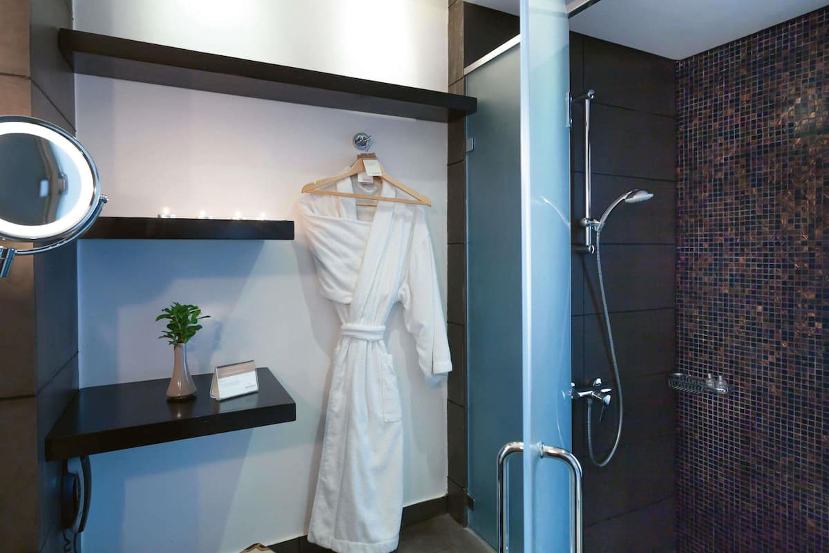 Ropa de cama de alta calidad y minibar