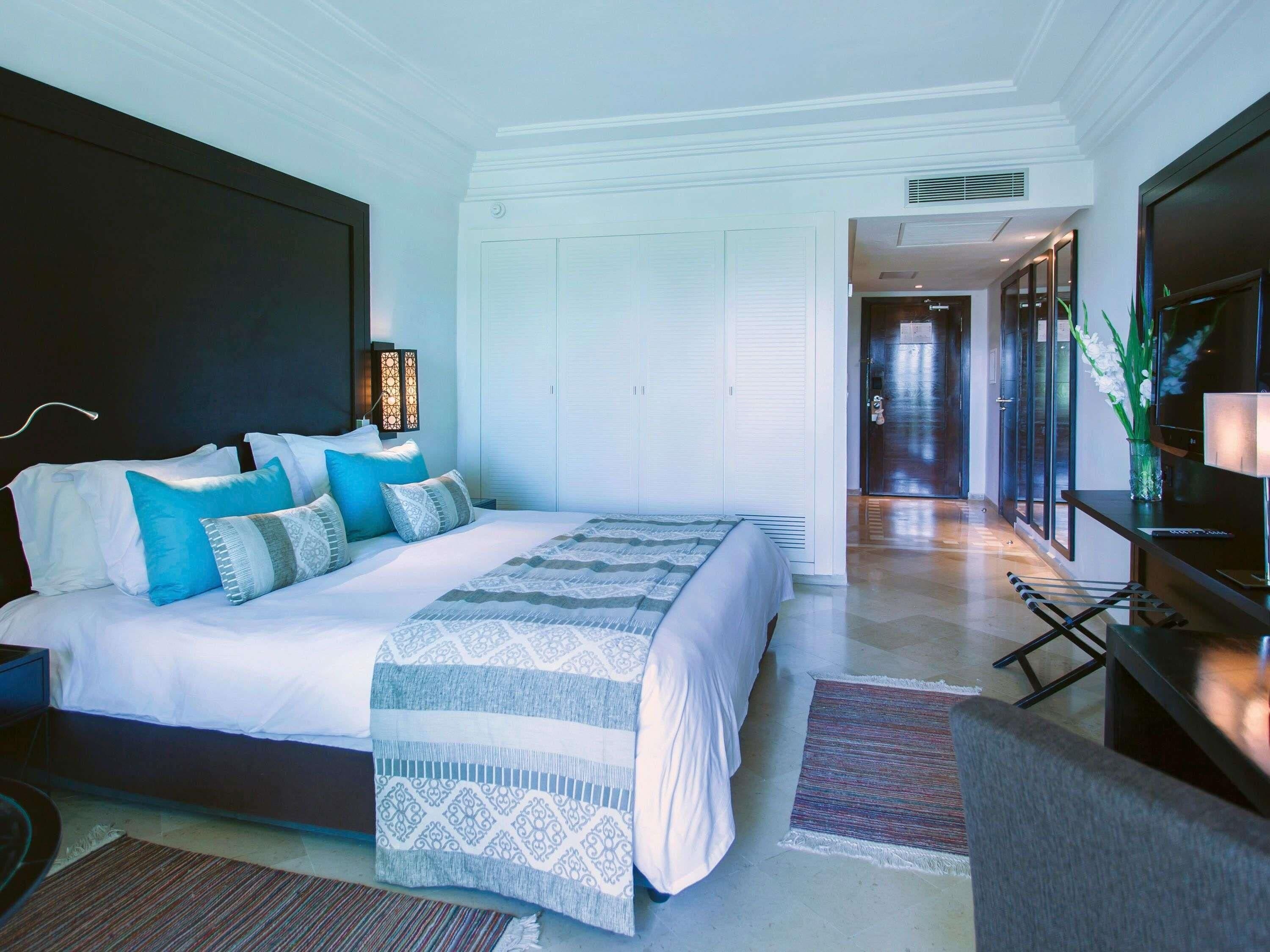 Ropa de cama de alta calidad y minibar 