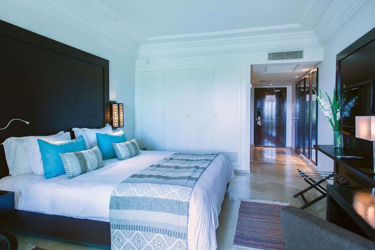 Ropa de cama de alta calidad y minibar