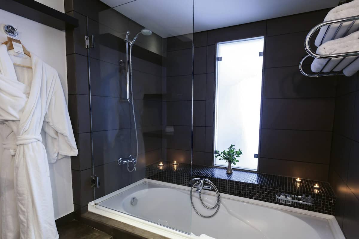 Suite, 1 King Bed (Ambassador)