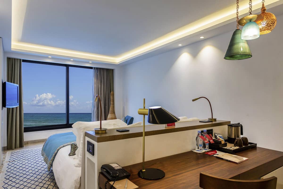 Superior Room, 1 King Bed, Sea View | Premium bedding, minibar, in-room safe, desk