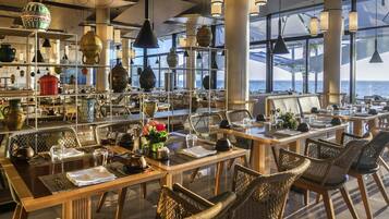 3 restaurants, breakfast, lunch, dinner served; international cuisine