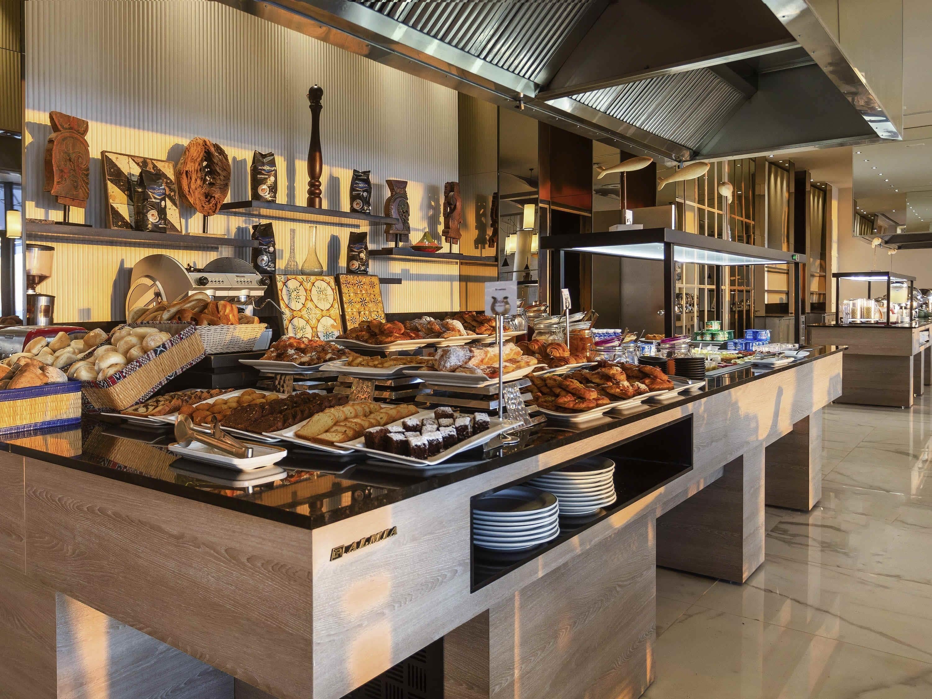 3 restaurants; breakfast, lunch, dinner, and brunch served