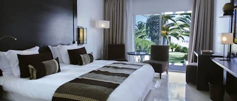 Premium Room, 1 King Bed, Sea View | Premium bedding, minibar, in-room safe, desk