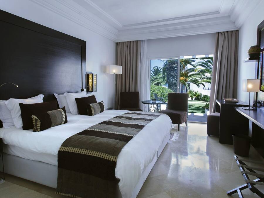 Premium Room, 1 King Bed, Sea View | Premium bedding, minibar, in-room safe, desk