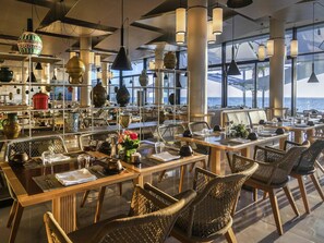 3 restaurants, breakfast, lunch, dinner served; international cuisine