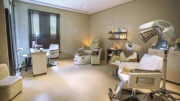 Couples treatment room(s), hot tub, steam room, Turkish bath/hammam