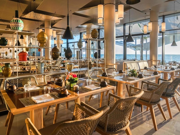 Petit déjeuner buffet servi tous les jours en supplément