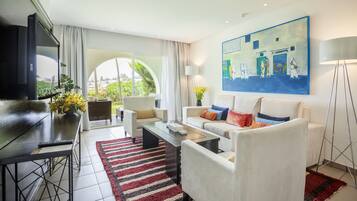 Presidential Suite | Living room | 33-inch LCD TV with satellite channels, TV