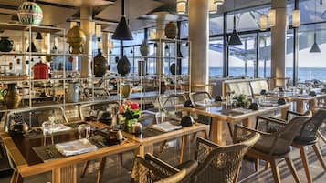 3 restaurants, breakfast, lunch, dinner served; international cuisine