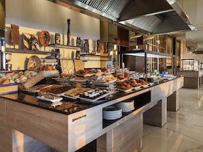 3 Restaurants, Frühstück, Mittagessen, Abendessen, internationale Küche