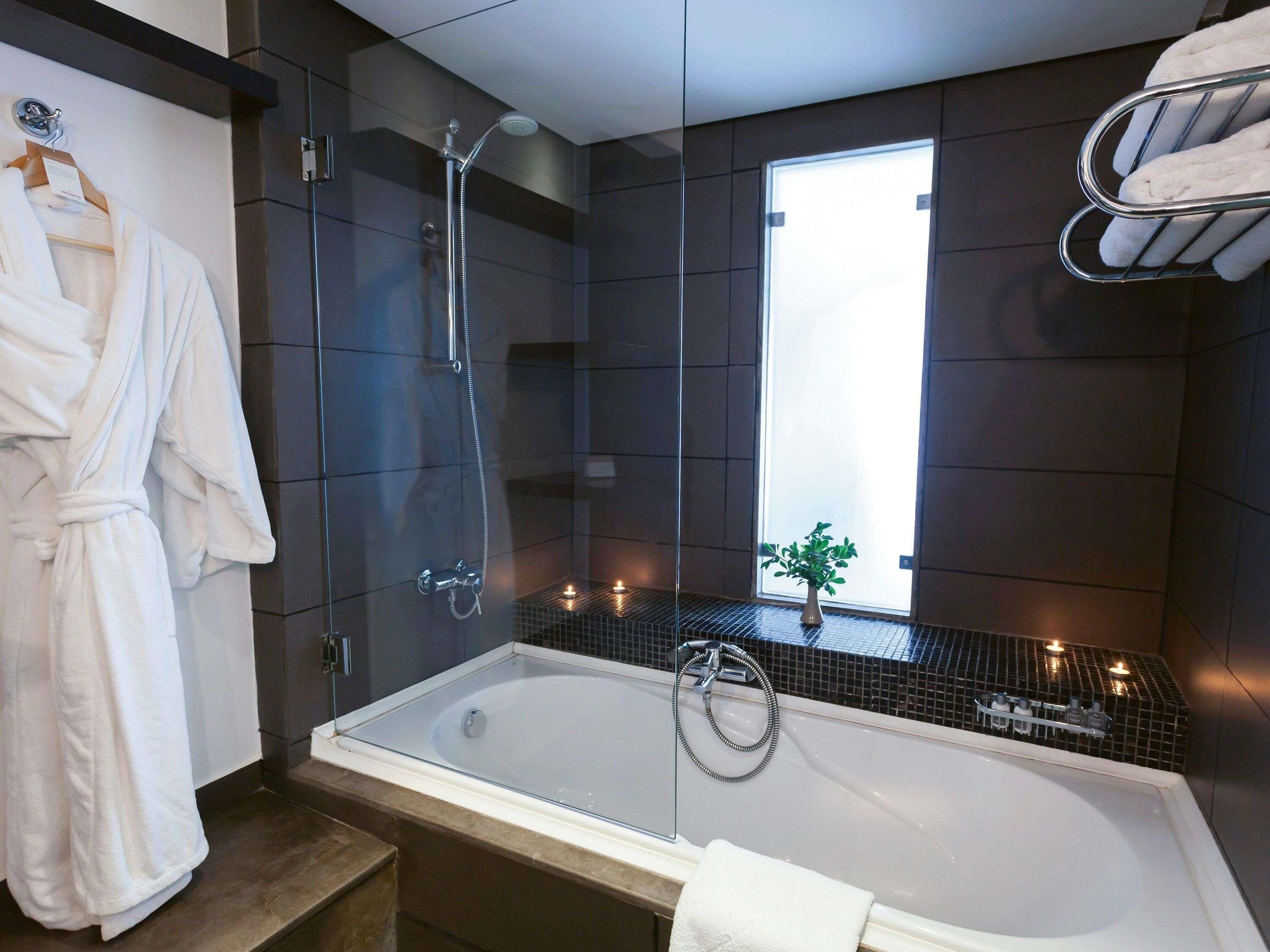 Ropa de cama de alta calidad y minibar 