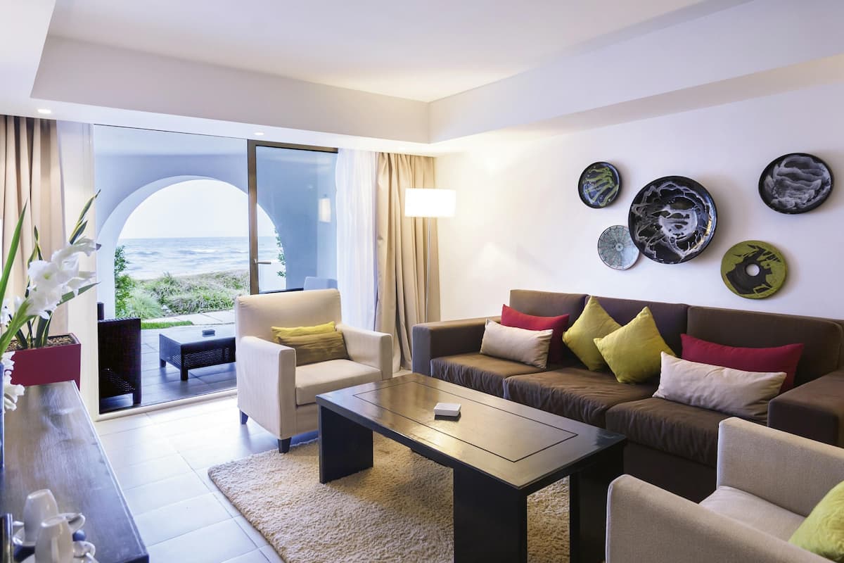 Premium bedding, minibar, in-room safe, desk