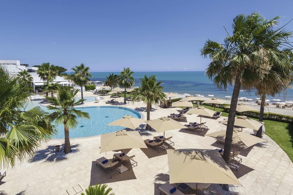 Indoor pool, 2 outdoor pools, free cabanas, pool umbrellas