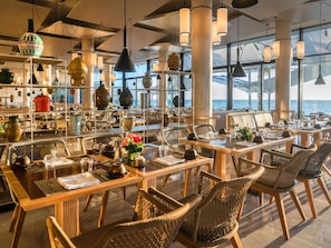 Daily buffet breakfast (TND 40 per person)