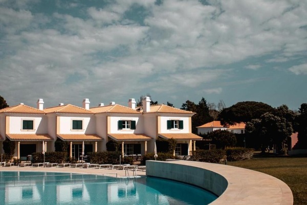 2 outdoor pools, sun loungers