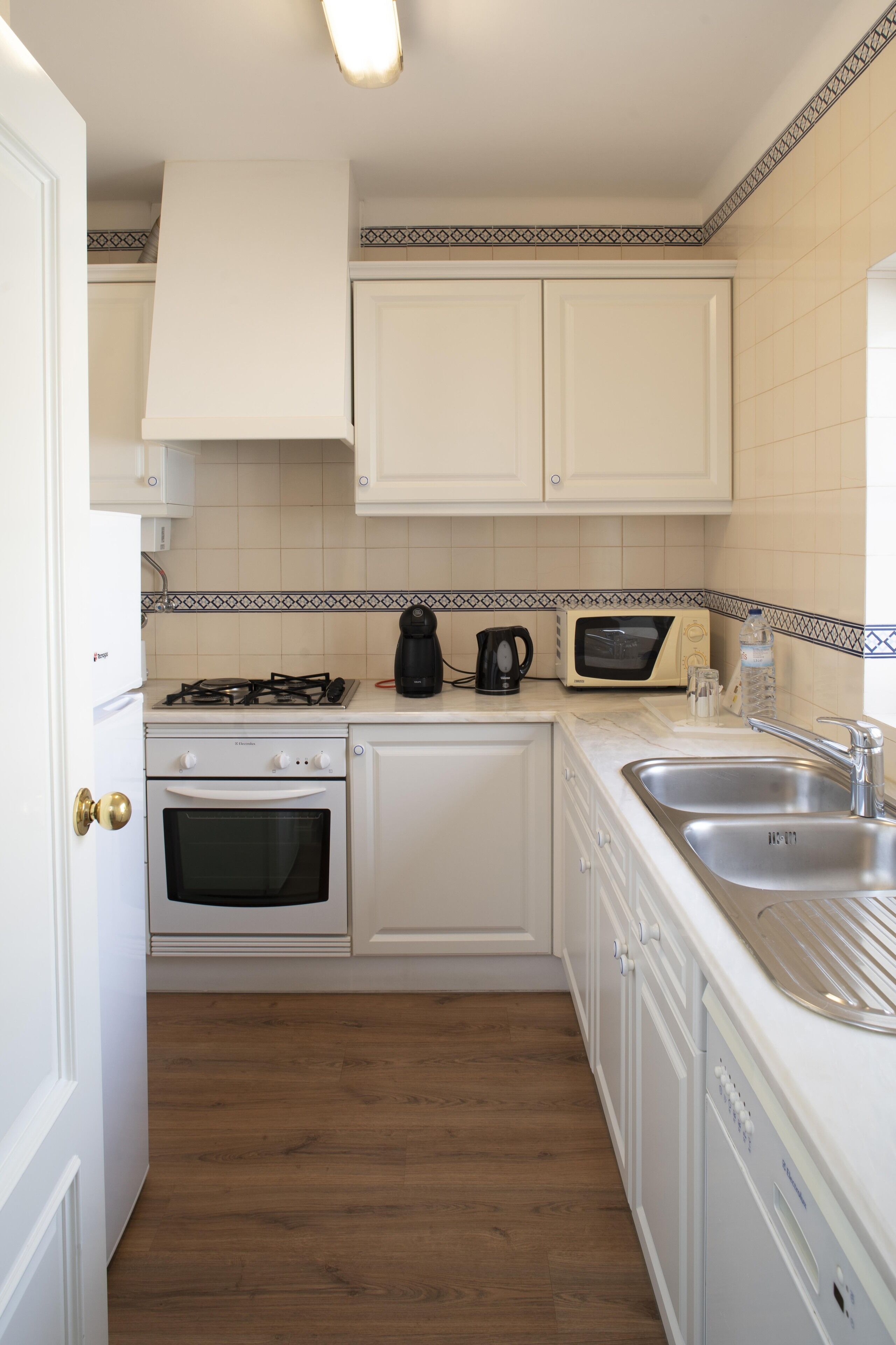 fridge, dishwasher, coffee/tea maker, electric kettle