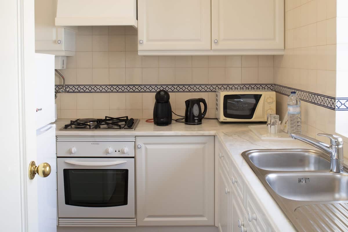 fridge, dishwasher, coffee/tea maker, electric kettle