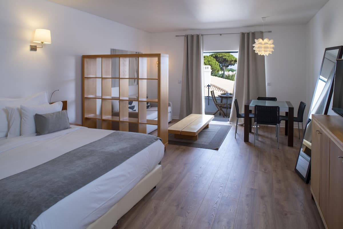 Studio | 1 bedroom, in-room safe, desk, blackout curtains