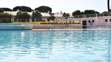 2 Außenpools, Liegestühle