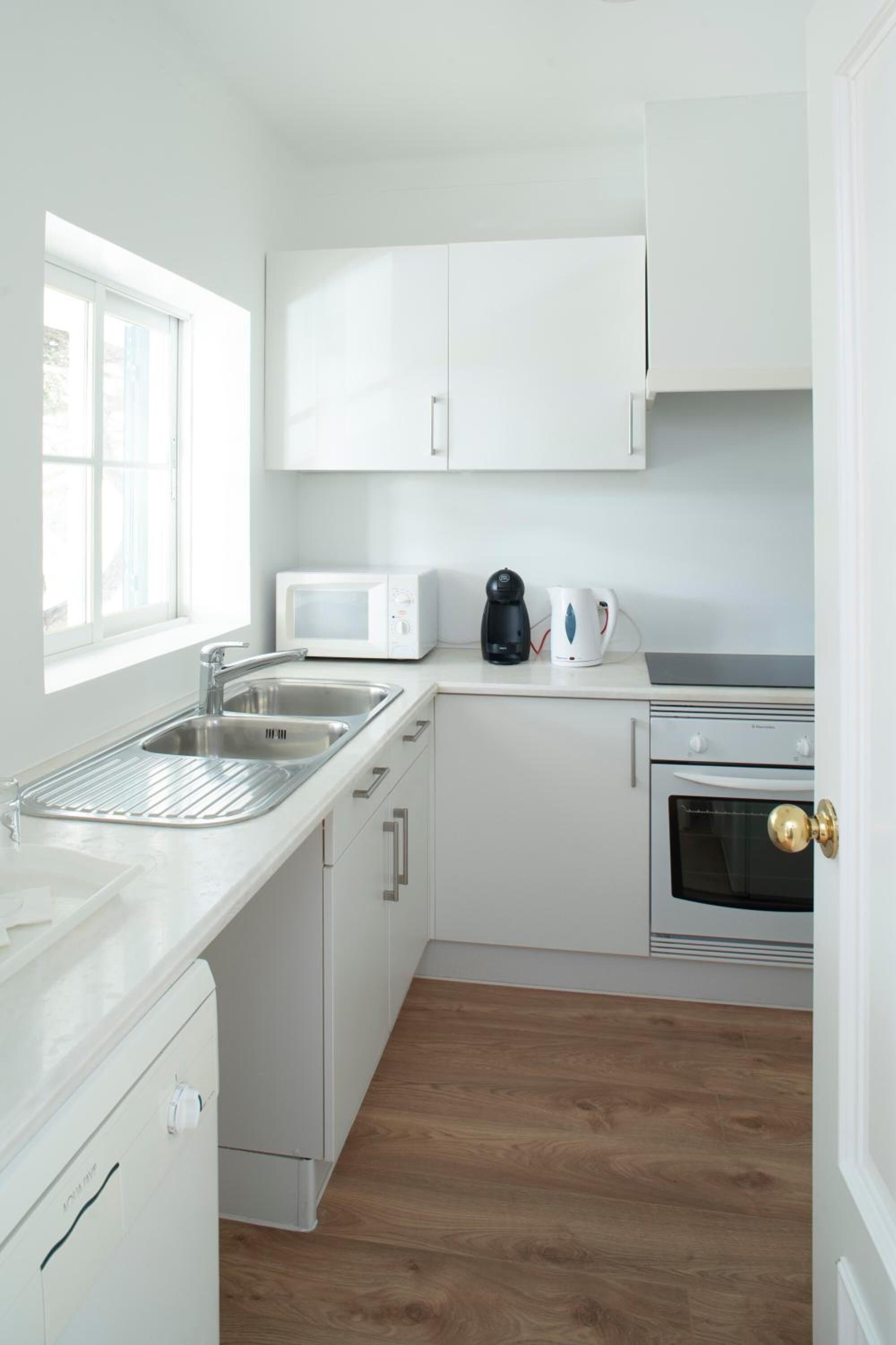 fridge, dishwasher, coffee/tea maker, electric kettle