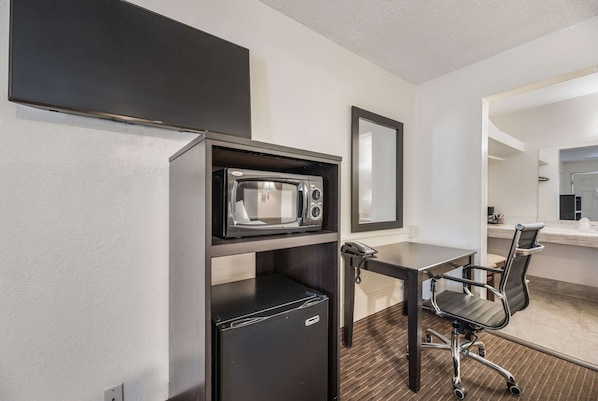 Desk, blackout curtains, free WiFi, bed sheets