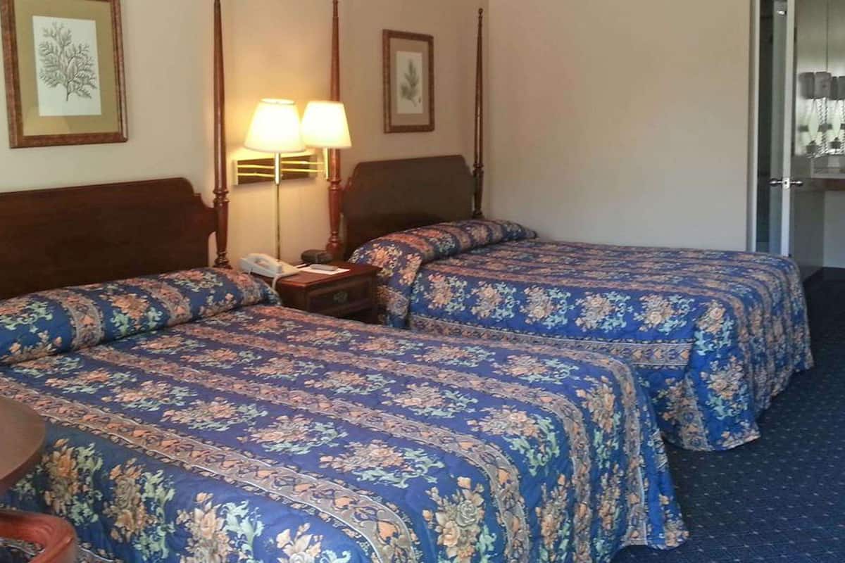 Iron/ironing board, free WiFi, bed sheets, alarm clocks