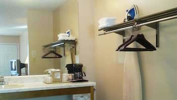 Combined shower/tub, hair dryer, towels