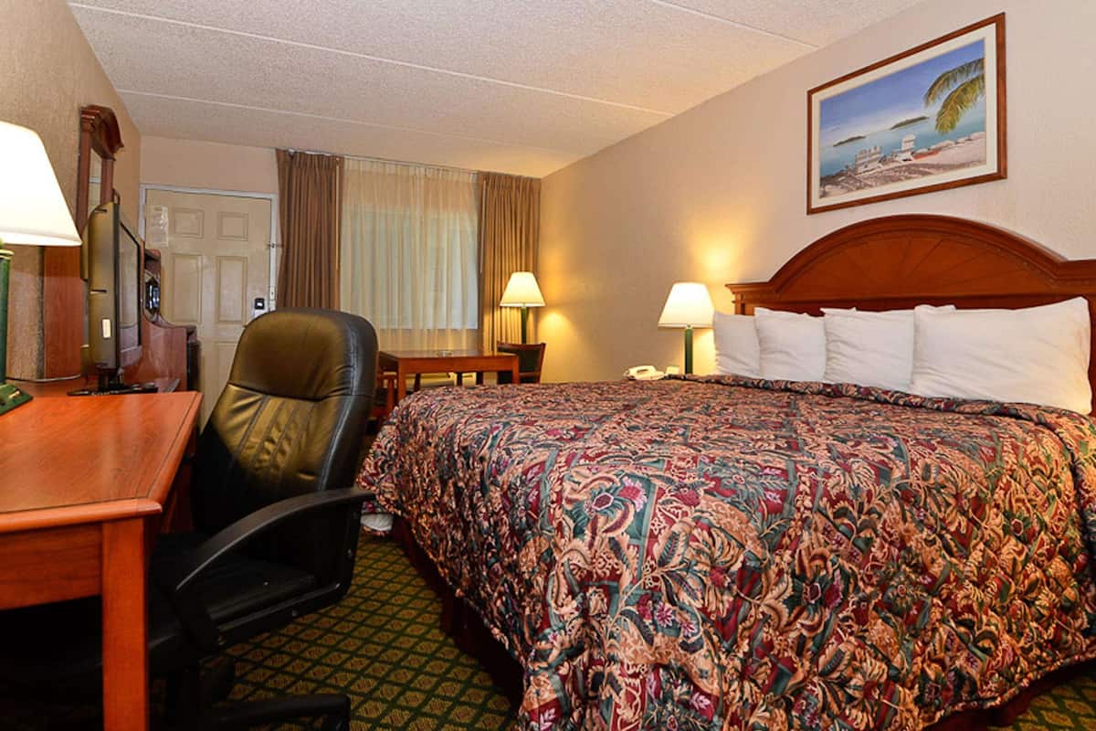 Iron/ironing board, free WiFi, bed sheets, alarm clocks