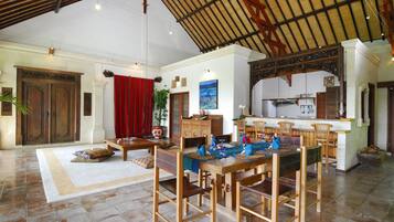 Villa, 3 Bedrooms | In-room dining