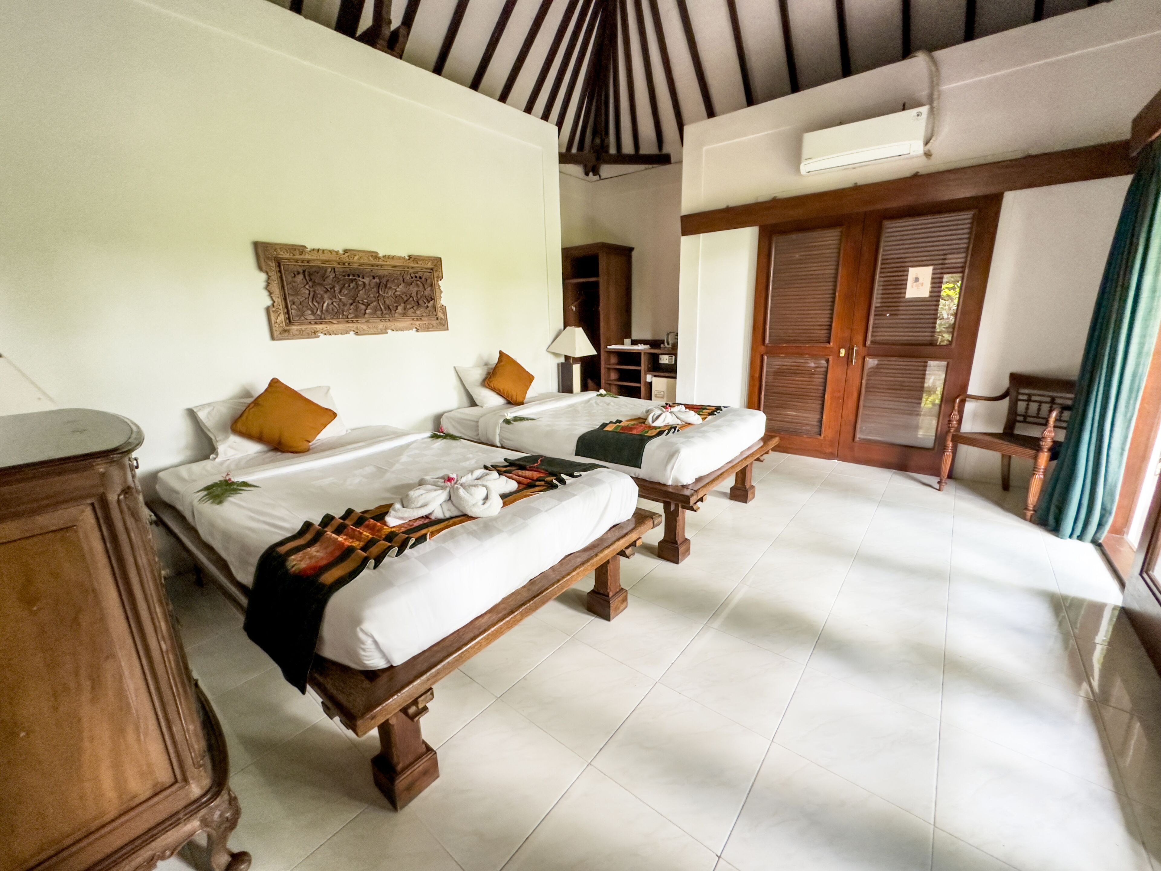 family room | hypo-allergenic bedding, in-room safe, desk, cots/infant beds