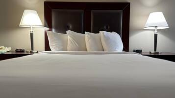 套房, 多張床, 非吸煙房 | 舒適加層、書桌、筆電工作空間、遮光布/窗簾