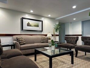 Lobby - Quality Inn & Suites Everett (Everett)