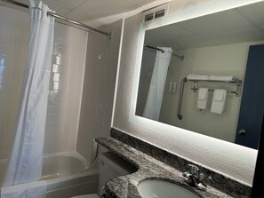 Suite, 1 King-Bett und Schlafsofa, Nichtraucher | Badezimmer